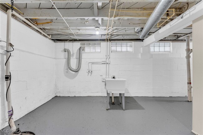 Building Photo - 498 E 250th St