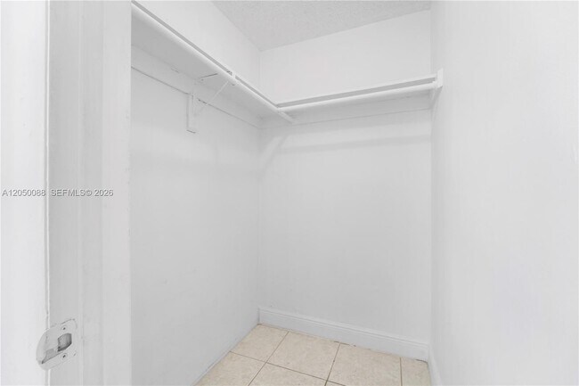 Building Photo - 1305 W 53rd St