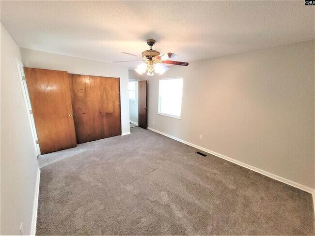 Building Photo - 252 Cherry Grove Dr