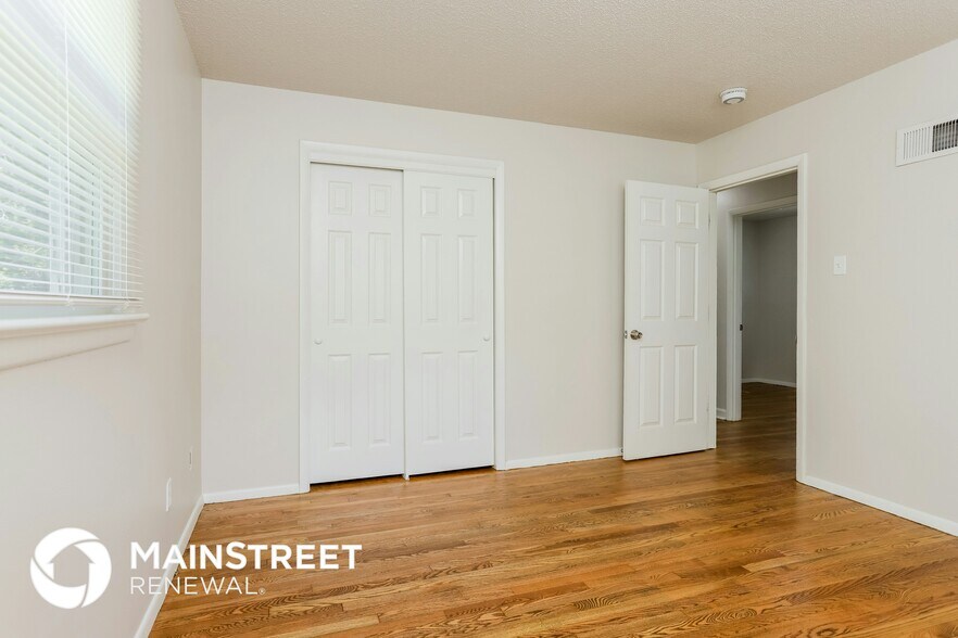 Building Photo - 1455 Broadlawns Ln