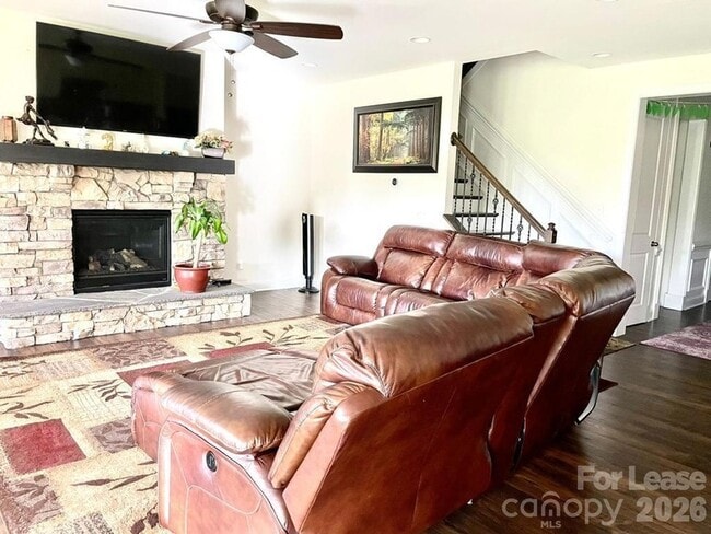 Building Photo - 10359 Paper Birch Dr