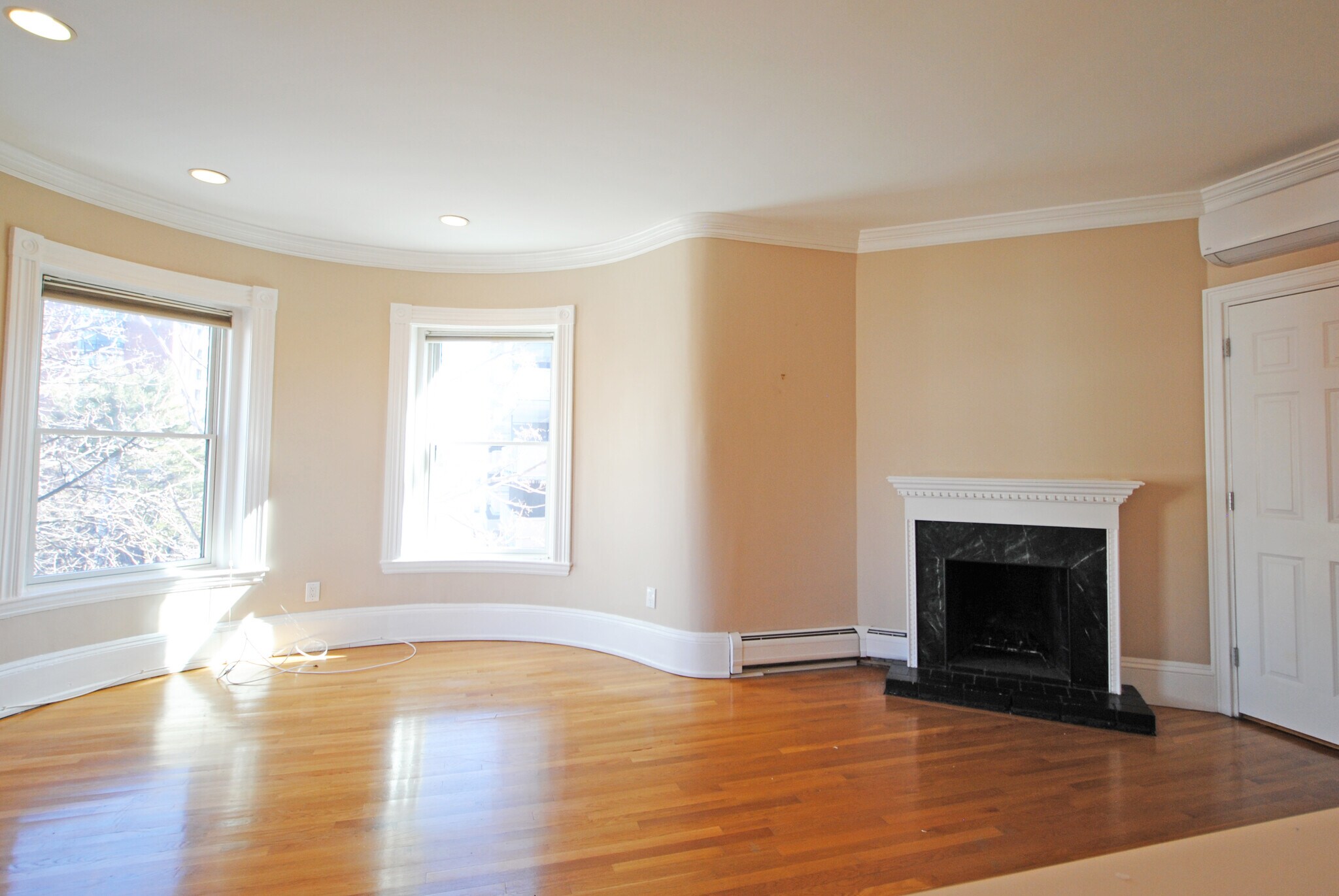 Building Photo - 33 Longwood Ave