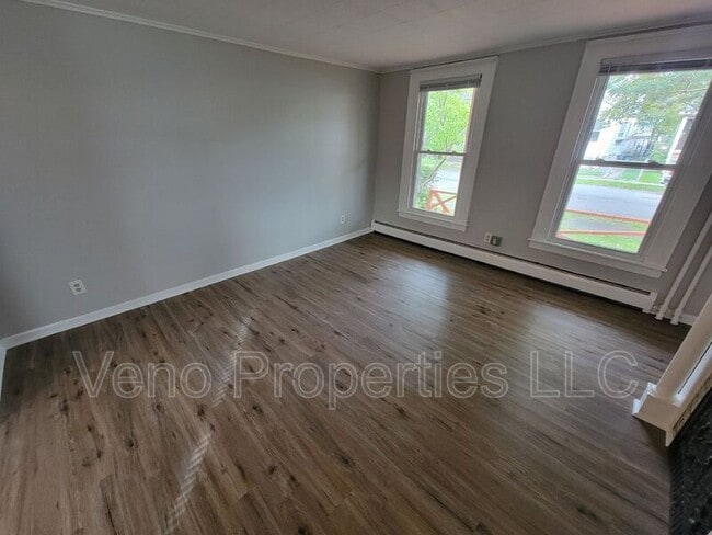 Building Photo - 1813 3rd Ave