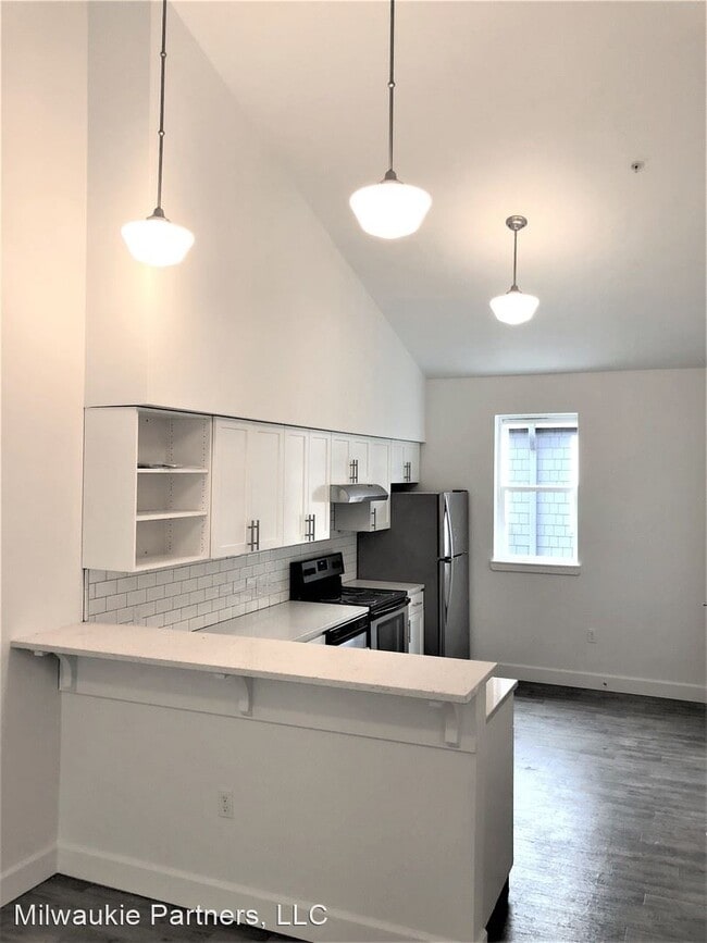 Building Photo - 7510 SE Milwaukie Ave