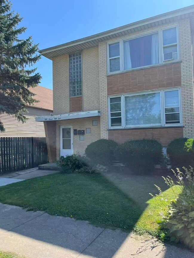 Primary Photo - 5751 S Hamilton Ave