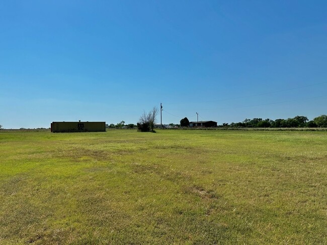 Building Photo - Barndominium in the Country!