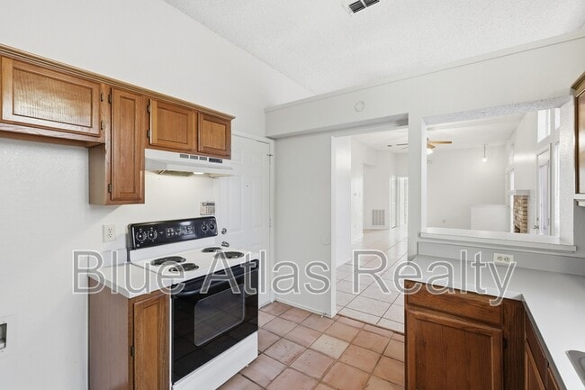 Building Photo - 1818 Orchard Dr