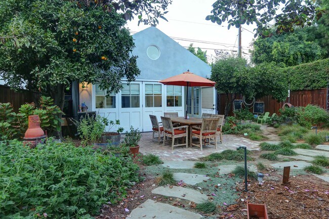Building Photo - 803 Schumacher Dr