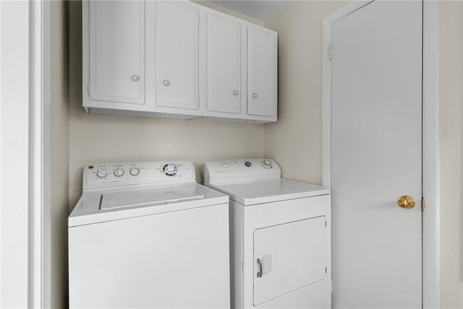 Building Photo - 137 Honness Ln