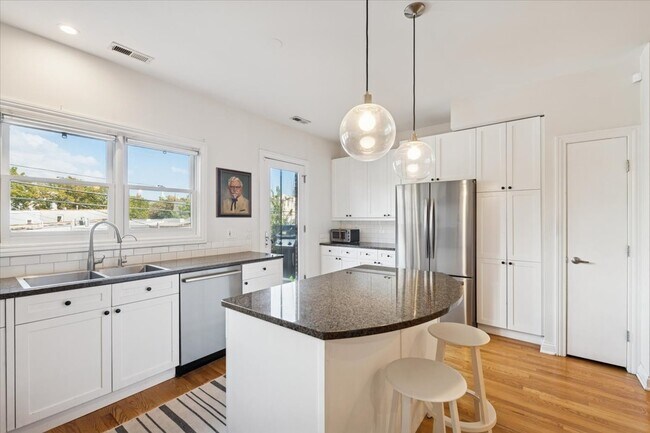 Building Photo - 2455 W Ohio St