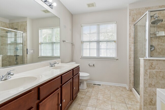 Building Photo - 382 Vaughn Cir
