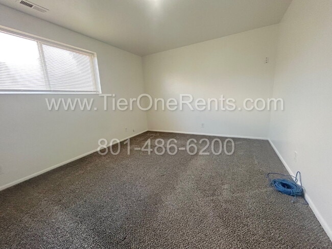 Building Photo - NO DEPOSIT option available for qualified renters!