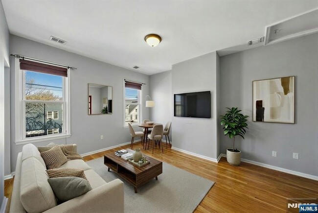 Building Photo - 364 New York Ave