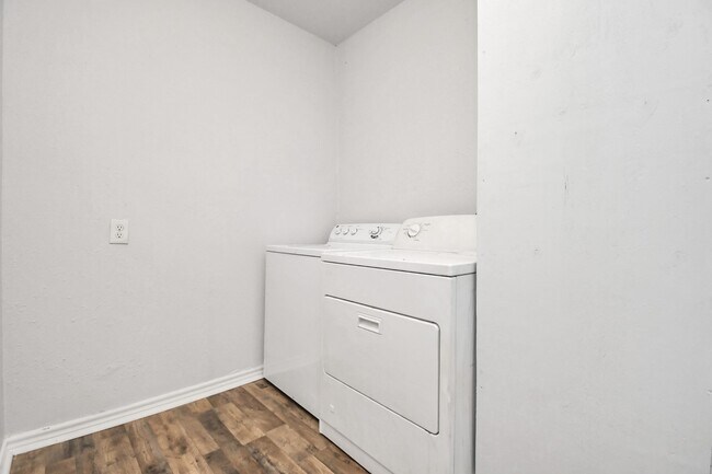 Building Photo - 3743 Odin Ct
