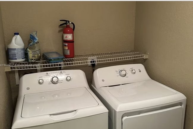 Building Photo - 811 Belmont Ln