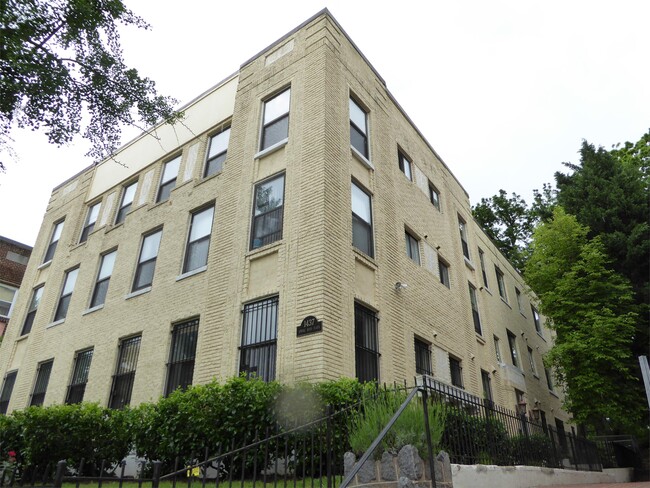 Primary Photo - 1437 Spring Rd NW