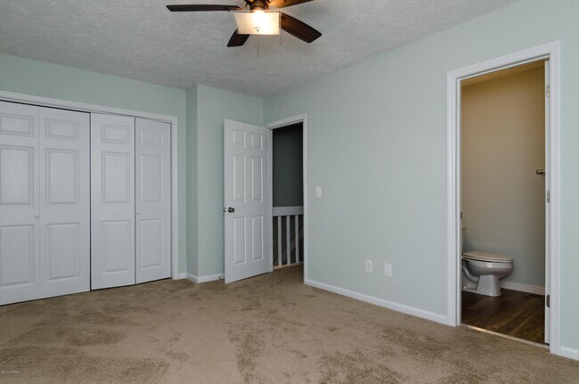 Building Photo - 10167 Creekside Dr SE