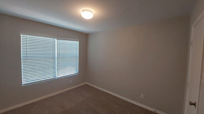 Building Photo - PENDING GRANITE KITCHEN UPDATE AND NEW FLO...