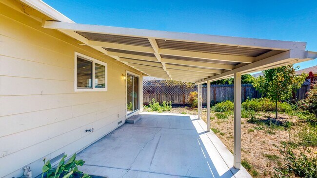 Building Photo - 1925 Leafgreen Dr