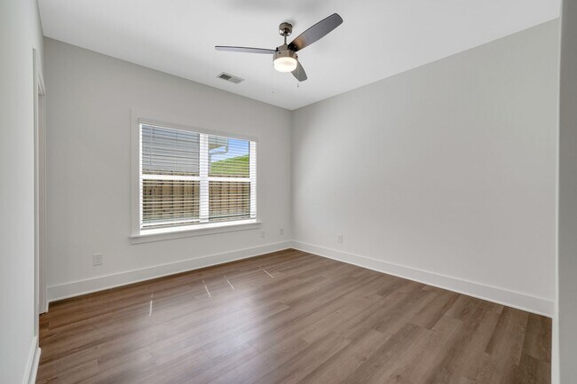 Building Photo - Pet-Friendly Home with Work-From-Home Space