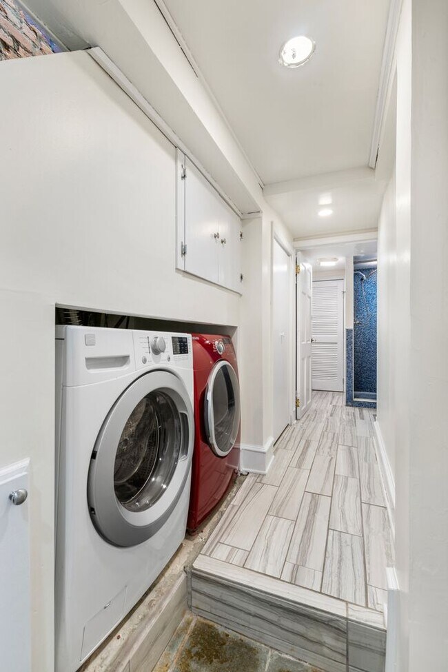 Building Photo - 302 4th St