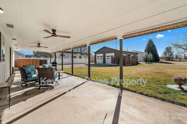 Building Photo - 4115 E Meadow Wood Dr