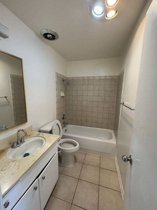 Building Photo - Comfortable and Affordable 2 Bedrooms, 1 B...