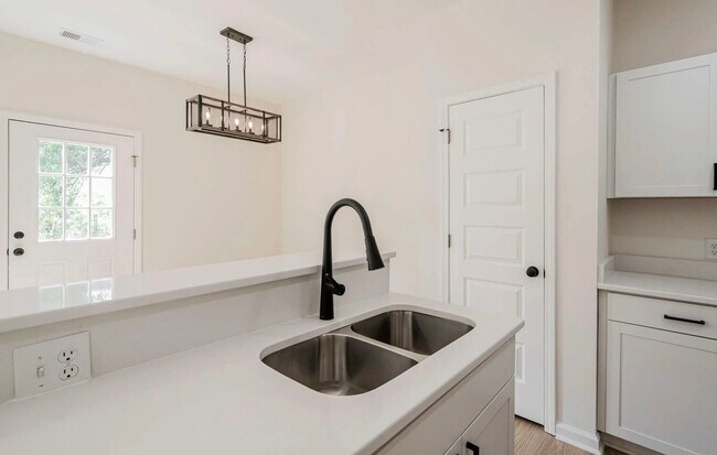 Building Photo - Newer 3 Bedroom, 2 Bath in North East Columbia- Available March 2026!