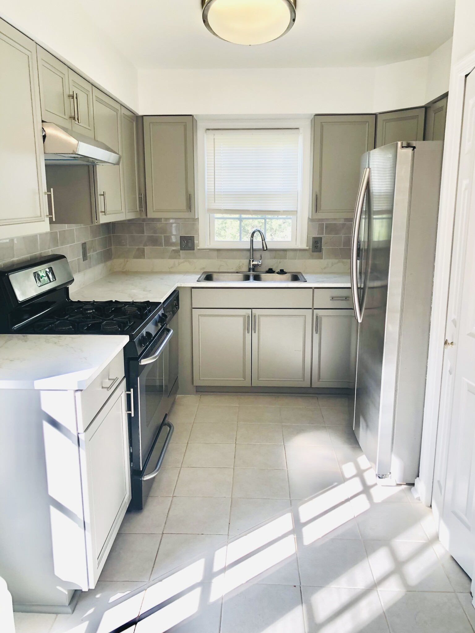 Building Photo - 46808 Trumpet Cir