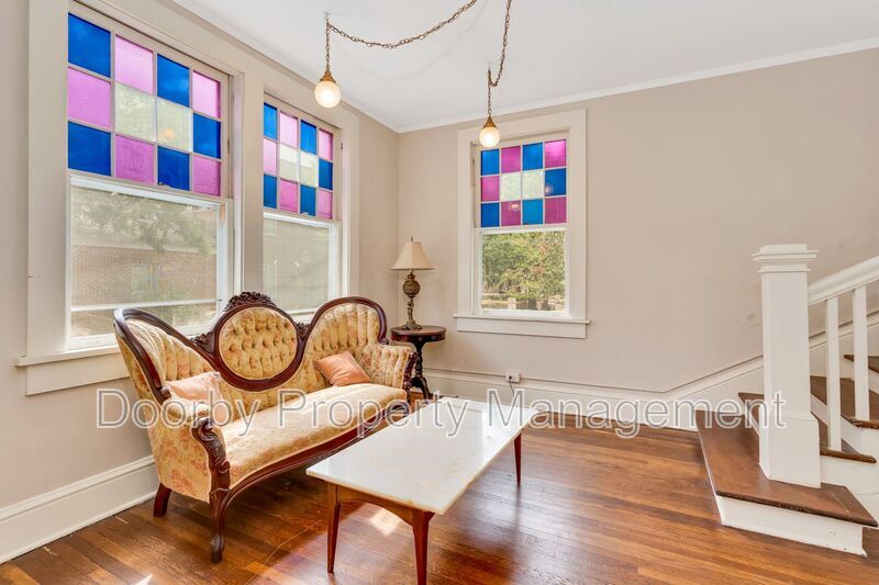 Building Photo - 621 Fortwood Pl