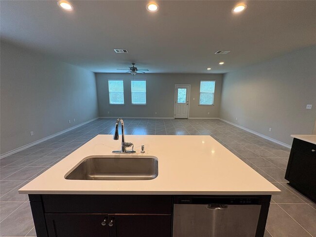 Building Photo - 147 Mary Max Cir