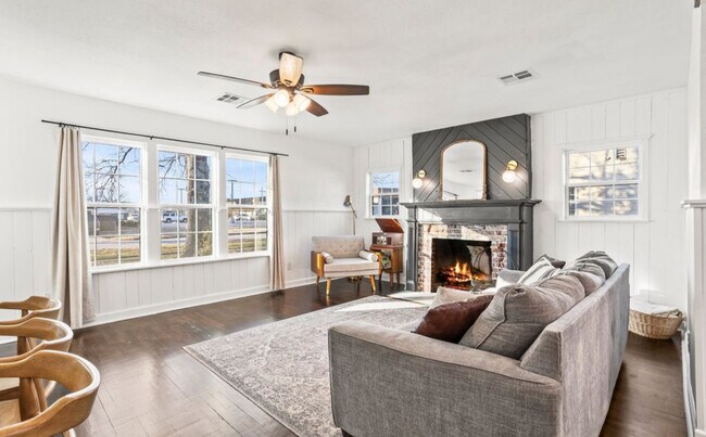 Building Photo - 117 S Vann St