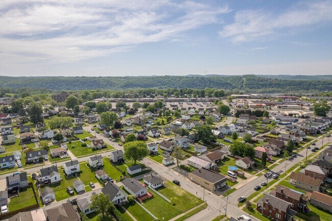 Building Photo - Beautiful 1 bedroom home with BONUS room in Natrona Heights available April 1!