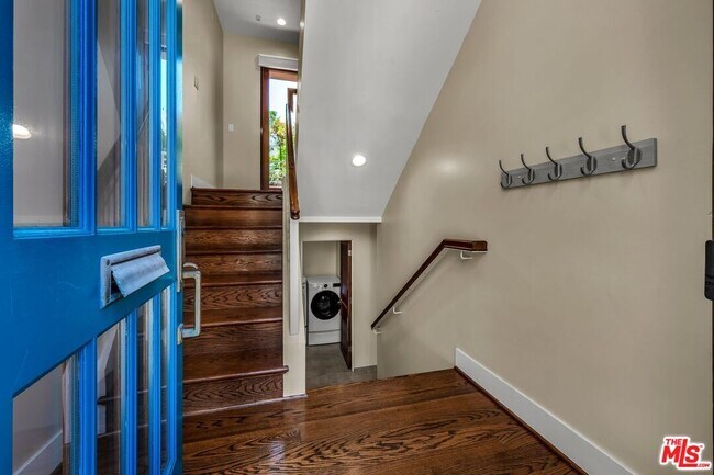 Building Photo - 308 Gull St