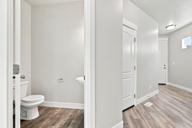 Building Photo - Great 3 Bed 3.5 Bath Townhome in Bluffdale!!