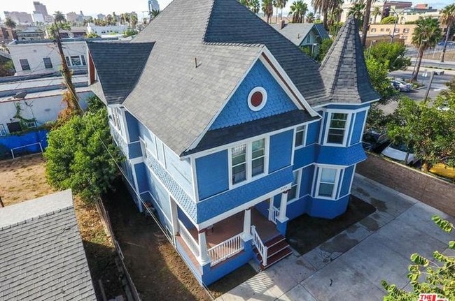 Primary Photo - 322 E 10th St