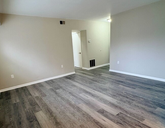 Building Photo - 2025 Move-In Special – $200 Off First Mont...