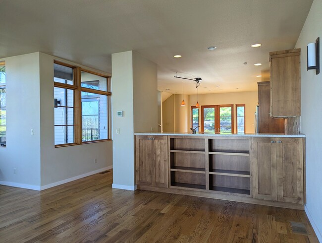 Building Photo - Beautiful custom home in 32 acre community