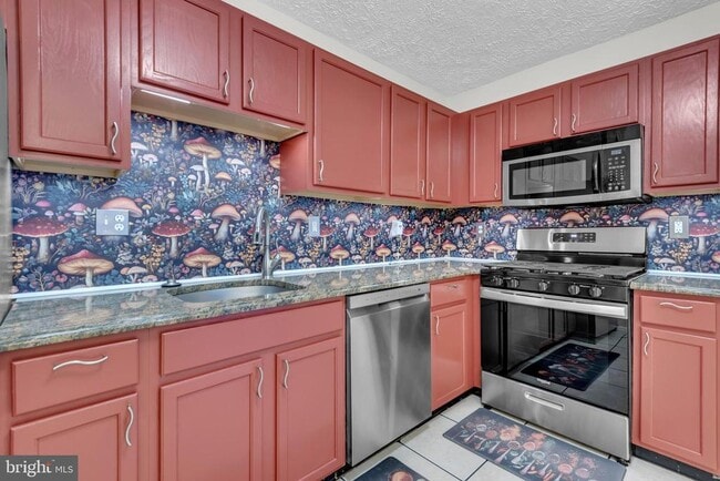 Building Photo - 10 Ironstone Ct