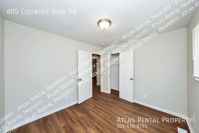 Building Photo - 605 Country View Dr NE