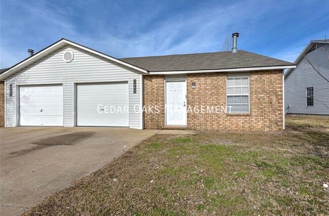 Building Photo - NEWLY REMODELED DUPLEX ON THRASHER DRIVE, ...