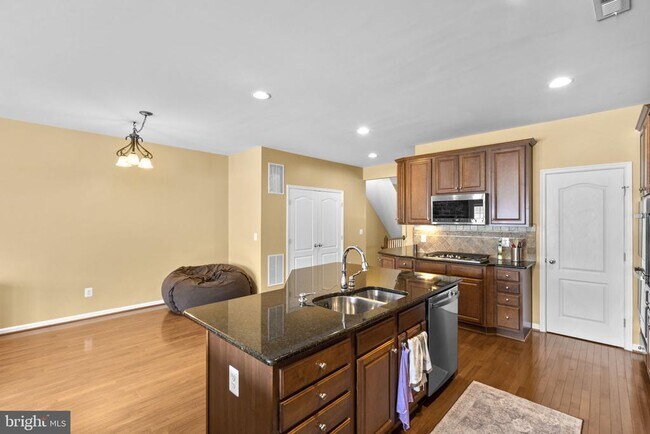 Building Photo - 43682 Chicacoon Creek Square