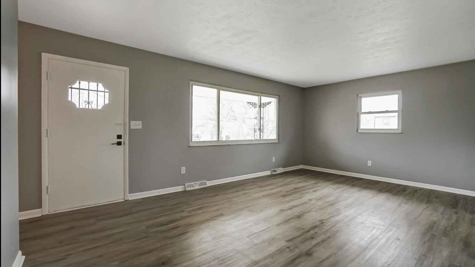 Building Photo - 1391 E Deshler Ave