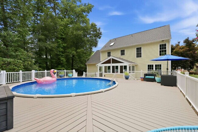 Building Photo - Three-Bedroom Home with Pool in Garner