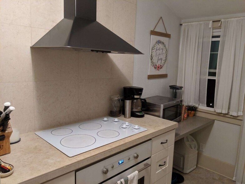Kitchen - 473 Fairfield St