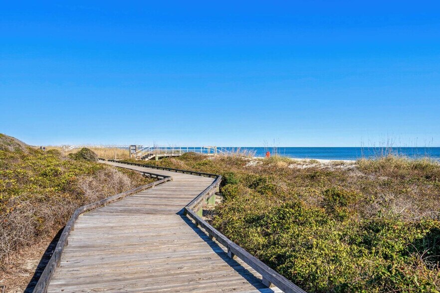 Building Photo - 203 Double Eagle Dr