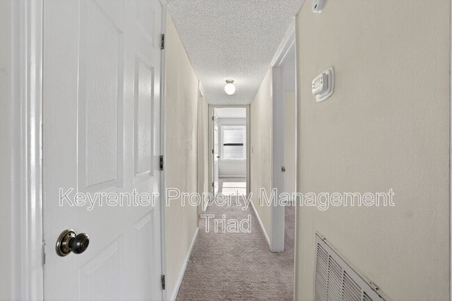 Building Photo - 3701 Cotswold Terrace