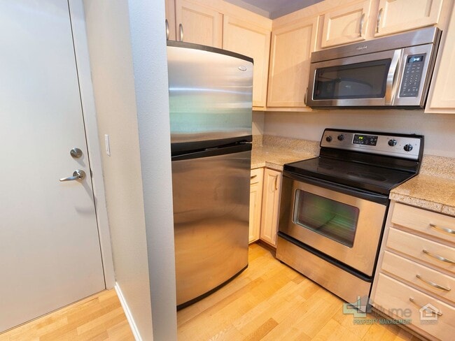 Building Photo - University Park 2 Bd/2 Bth w/parking- water/sewer/trash included!