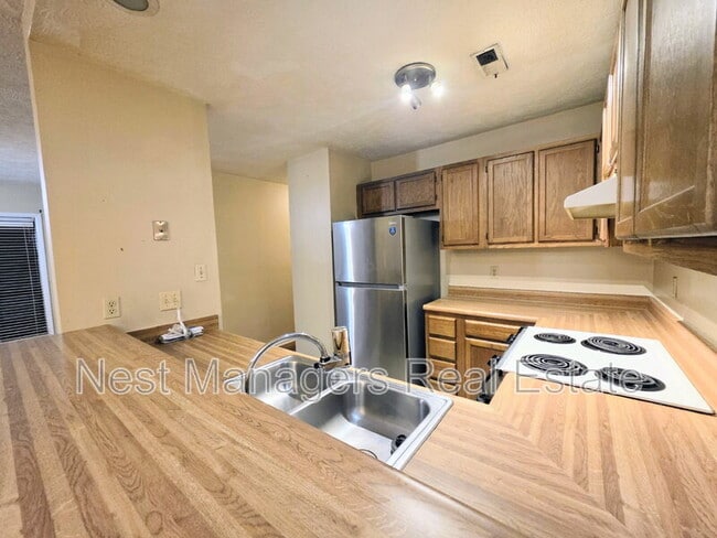 Building Photo - 1861 Tryon Dr