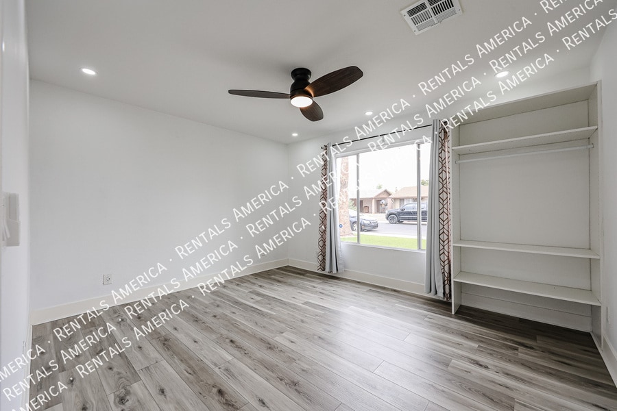 Building Photo - 3837 W Acapulco Ln